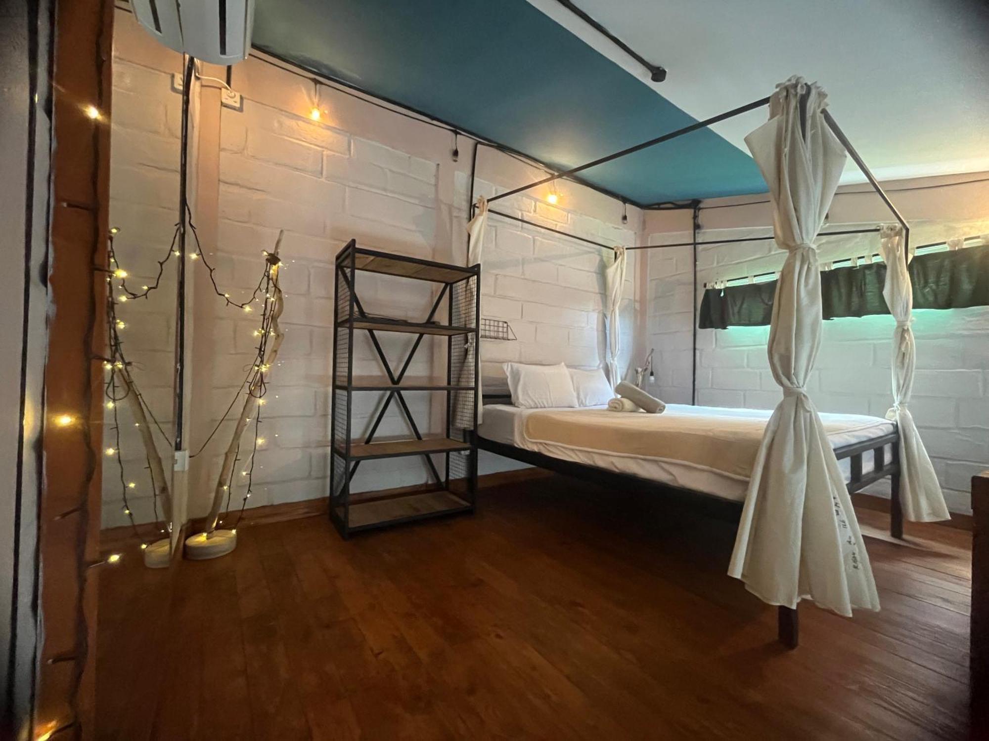 Surf Loft With Private Kitchen And Shared Pool अपार्टमेंट
