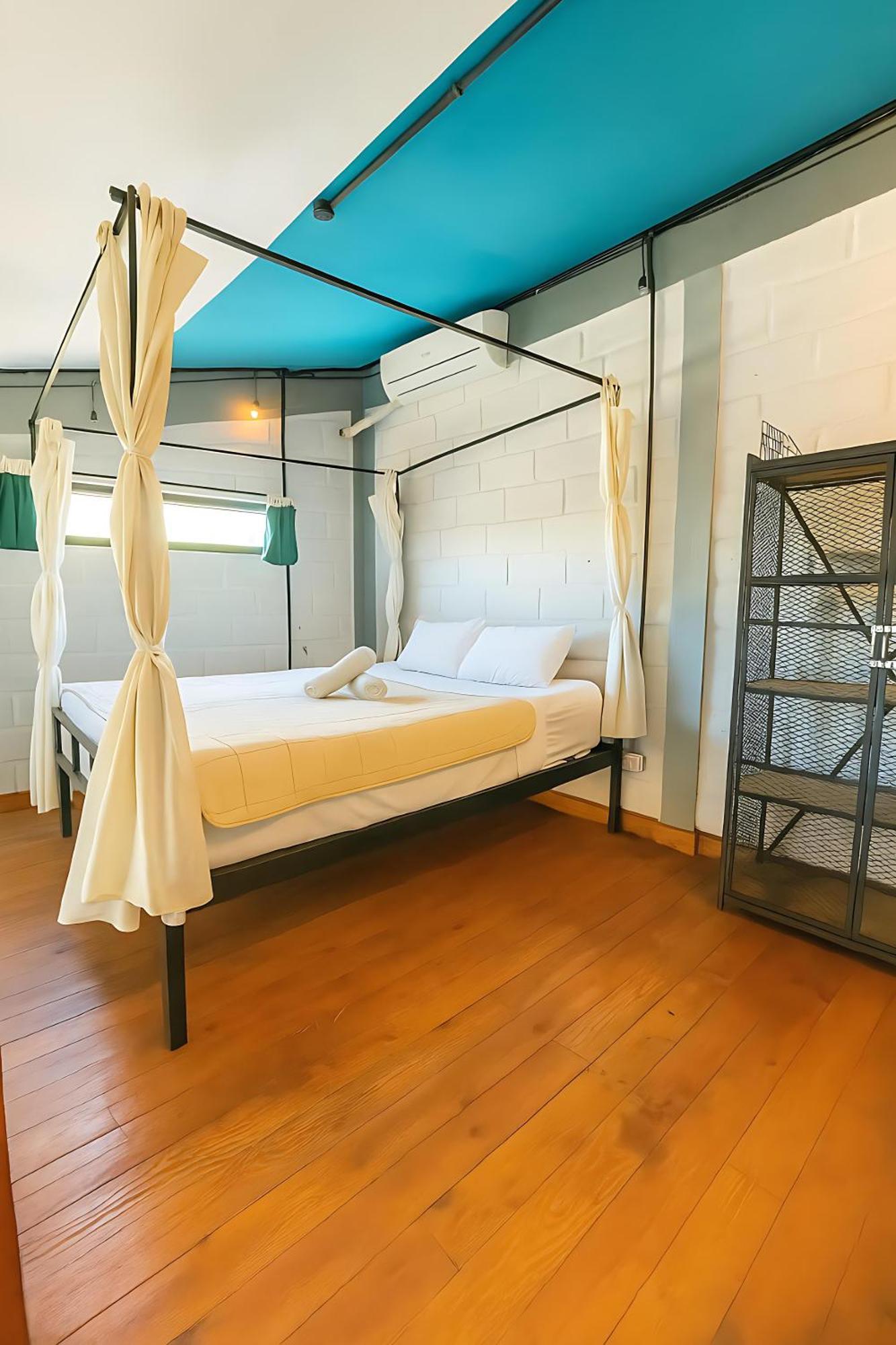 Surf Loft With Private Kitchen And Shared Pool अपार्टमेंट